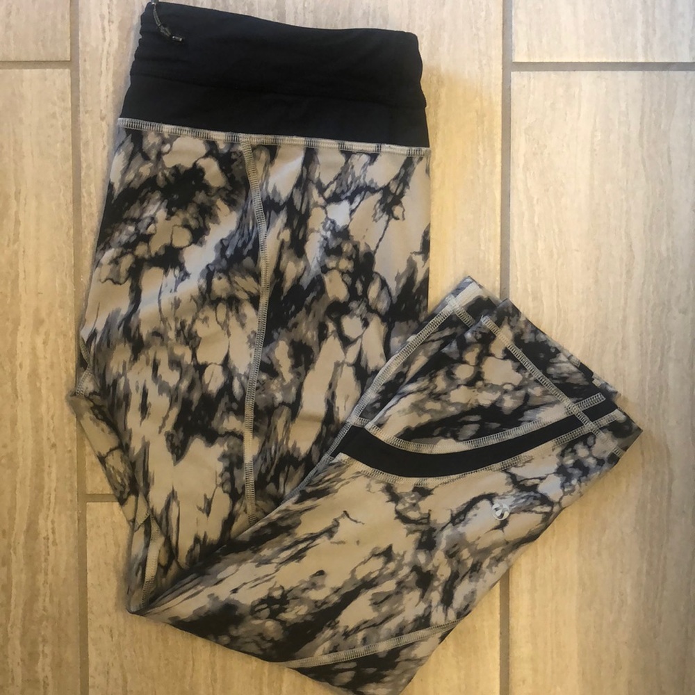 Capri Lululemon granite leggings